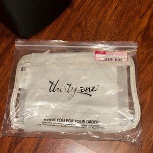 BNWT Thirty-One Cream Organizer Pouch. Pocket a tote approx 12” x 8”.